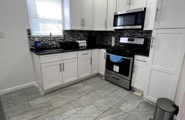 2 bed room apartment w/parking.