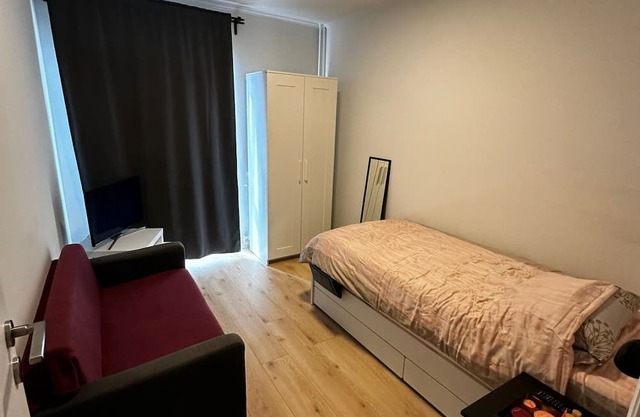 Cozy Private Room in a Shared Apartment