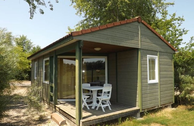 Cosy Chalet 4 Guests, Pool & Patio, Near Maurs' Amenities