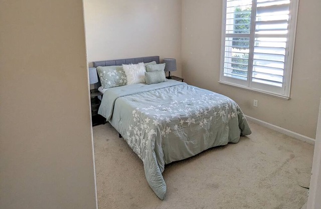 Private room in a house at Bay point CA . 5 min drive to BART and Safeway.