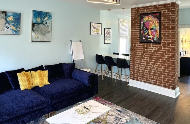 Steps to Restaurants, Nightlife, Shops~PacMan/King Bed~Bardstown Rd/Highlands
