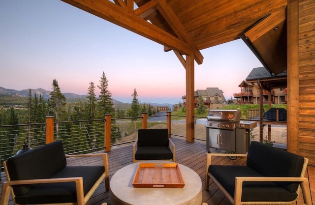 NEW LISTING! 83D Lodgeside (3-Bedroom Townhouse) with Mountain view by RedAwning