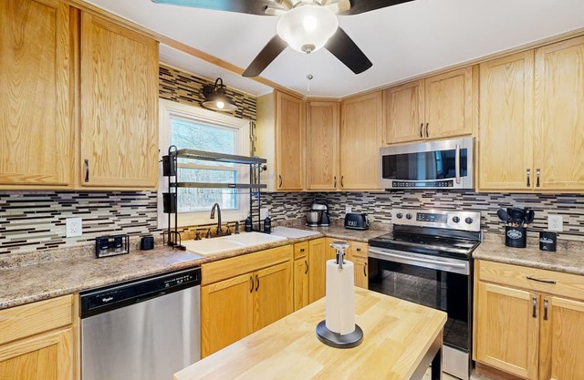 Renovated Upcountry home with sun room, fireplace, & central AC