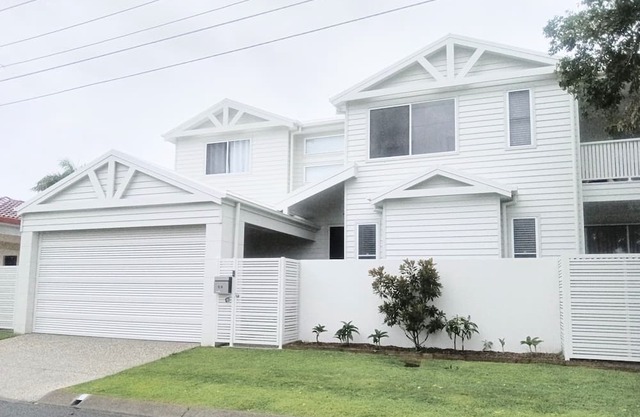 New Burleigh home with pool 5 night midweek stay rates dropped!
