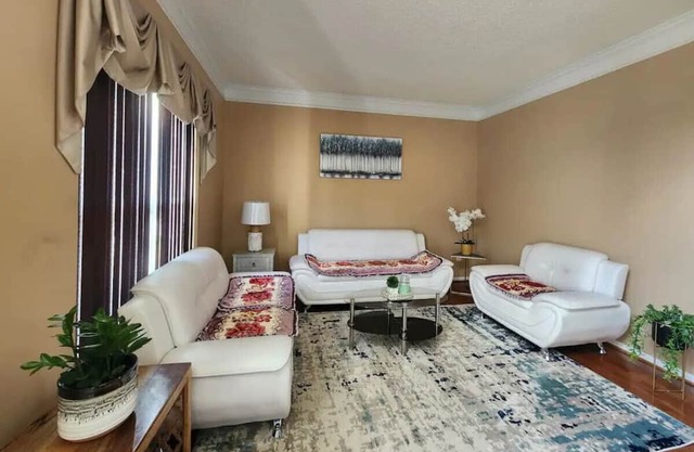 122) Massive 3 bedroom home with fenced yard!