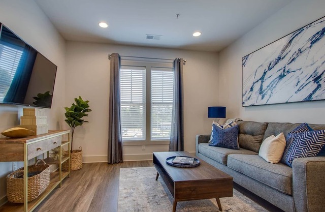 New Condo - Great Location Near Bars & Broadway!