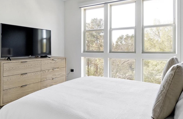 Modern Apartment in Prime Location (ID1255X476)