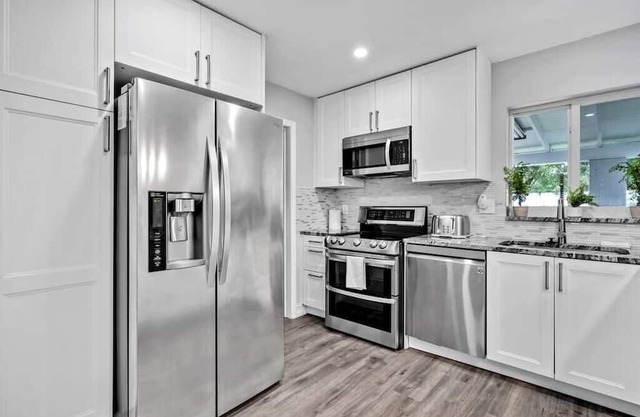 Southern Charm: Spacious 4BR Retreat with Pool