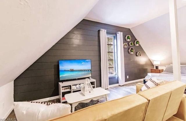 Tropical Oasis Loft