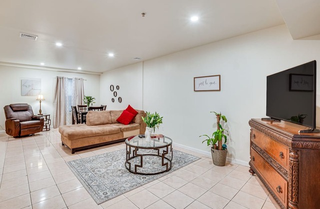 Lovable Newark Apartment < 1 Mi to Downtown!