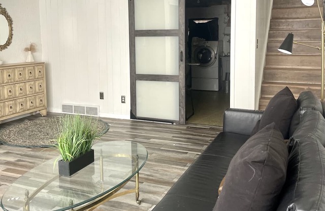 Renovated APT Near Airport & HOF