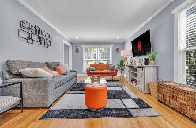 NEW! Modern Luxury w/ Pool Table 3BR|5BD Sleeps 10