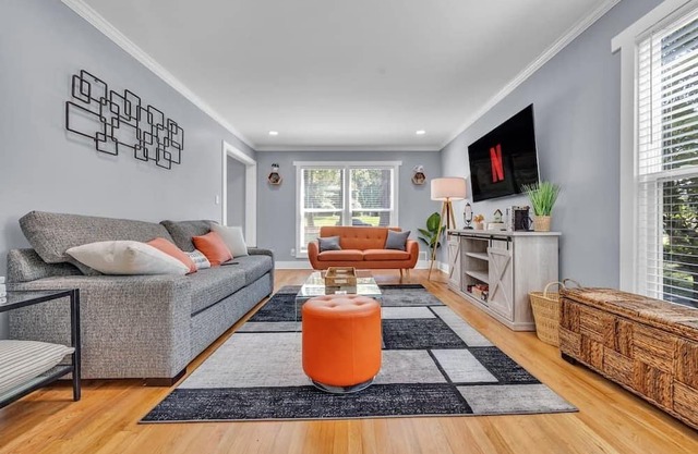 NEW! Modern Luxury w/ Pool Table 3BR/5BD Sleeps 10