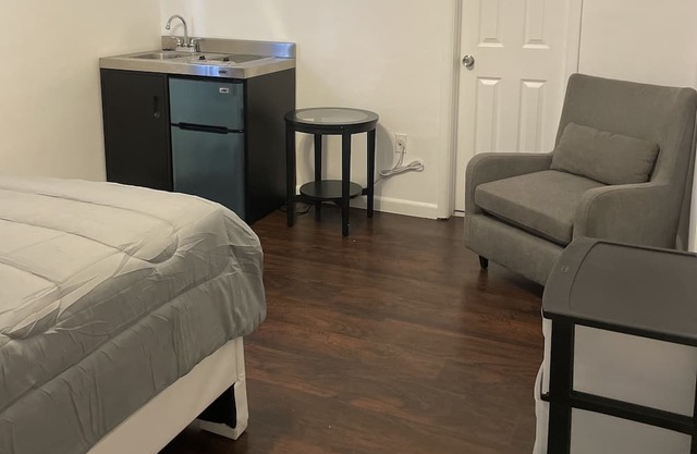 Studio/Room Near The Hard Rock Guitar Hotel In Hollywood Florida