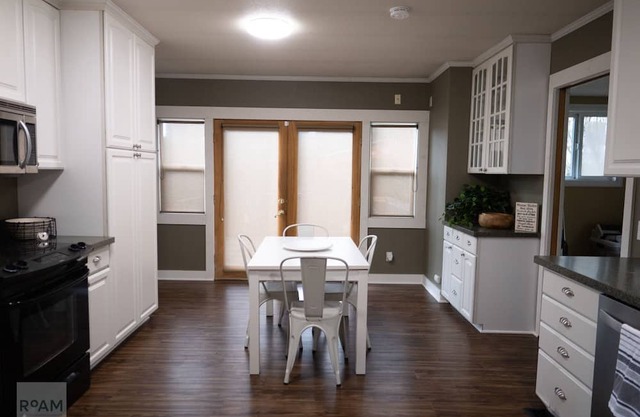 Cottage Home in Heart of Kirkland w/ Yard for Pets