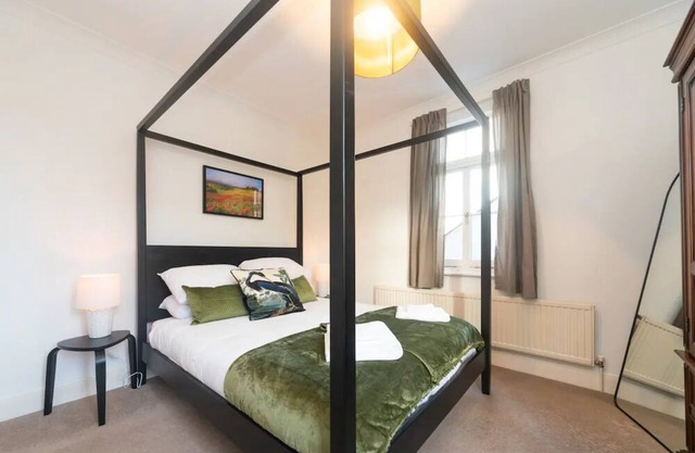 Pass the Keys | Bright spacious flat with free parking