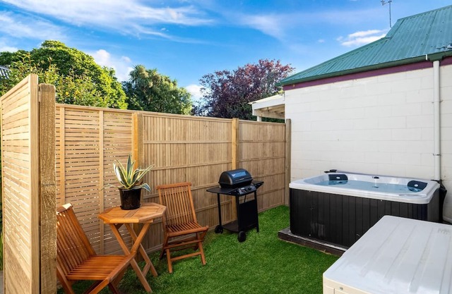 Unit with Spa Bath Close to City