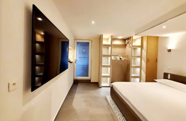 Holiday Apartment "Grand Standing Les Pieds Dans L'Eau" with Lake View, Private Terrace & Wi-Fi