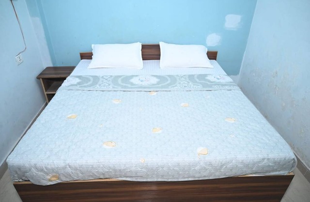Goroomgo Mahamaya Guest House Varanasi