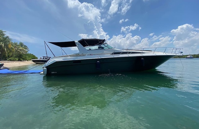 Charming boat with 2 bedrooms and WiFi, AC in pleasant Miami