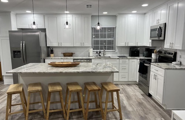 Kid & Pet friendly home w/ Pool and BBQ