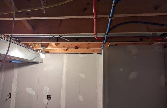 WestHill/Highland Square Retreat 0.5 miles to Towpath Trail & Northside District