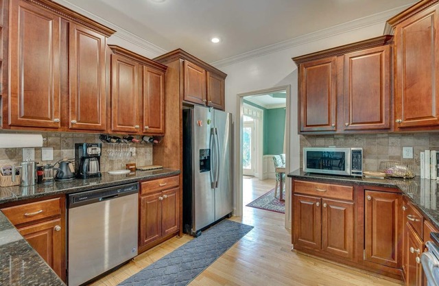 Serene Rural Setting with Creekside Deck - 30 minutes from Airport