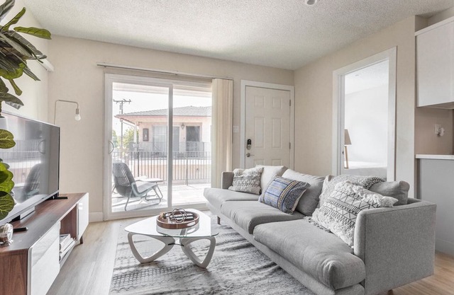 Amazing Torrance 3BR, nr Beaches, Hospital & Dining, by Blueground