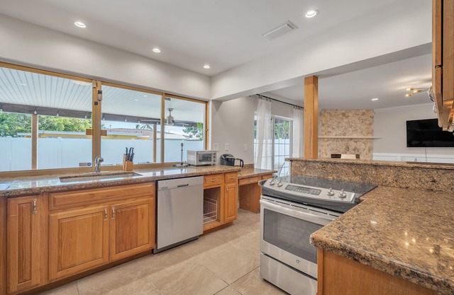 Lauderdale By The Sea 4 Bedroom Home by RedAwning