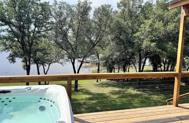 Secluded Lake Home + Hot tub + Large Deck + Grill