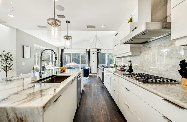 Luxury & High End Heated Pool & Spa Dream House!