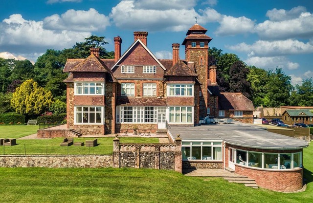 Luxurious 2 bedroom lodges with stunning meadow views.