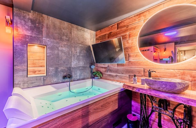 ⚜️ Romantic Love Room | Jacuzzi, Sauna & Terrace | Near Strasbourg 💕