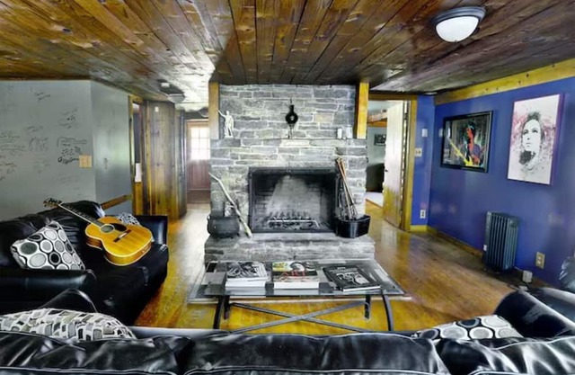 The BandHouse - A rustic cabin surrounded by the 12,000 acre Green River Reserve