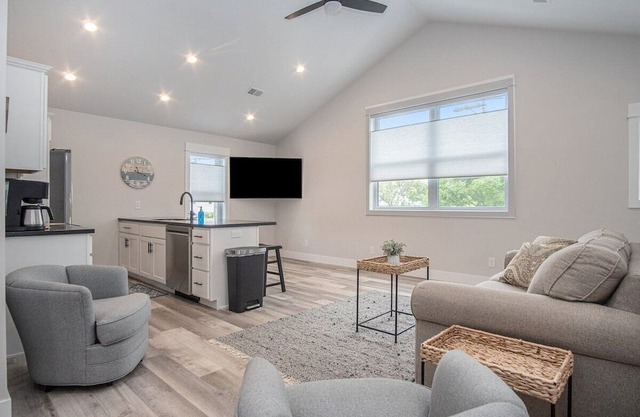 Stylish Retreat Steps from the Downtown