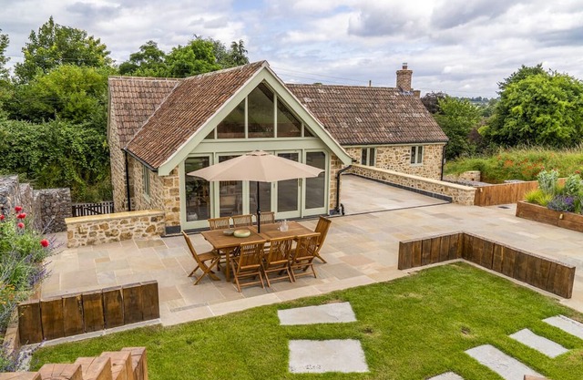 Little Hideaway - Four Bedroom Villa, Sleeps 8