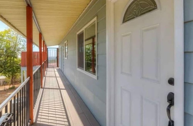 Charming & Peaceful 2 Bedroom Home