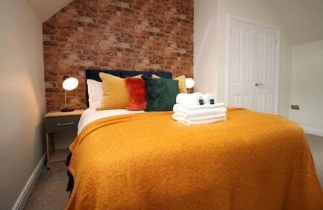 John Fielding (5BR, Free parking)