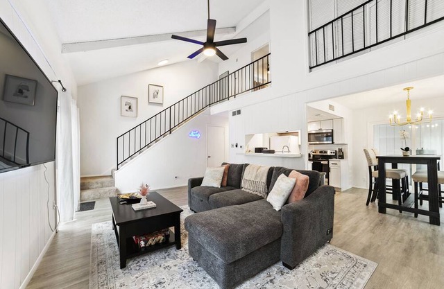Chic Home W Austin 5 min from dt