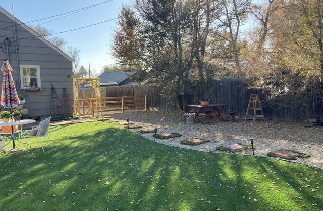 Family friendly Home in the center of Longmont!