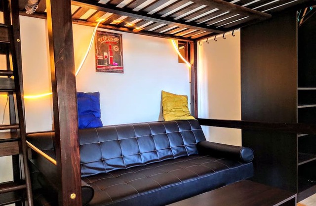 Apartment 'Le Petit Studio De Nîmes' with Shared Terrace, Wi-Fi and Air Conditioning