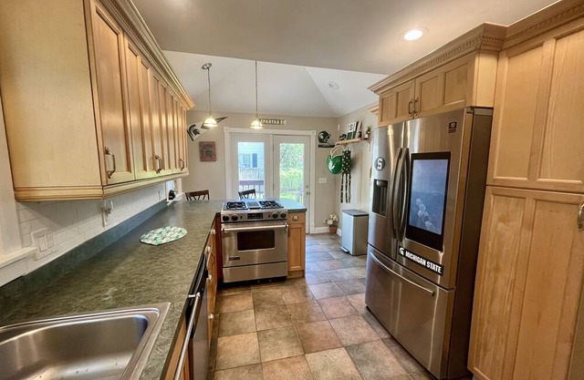 Old Town Spartan House-Walk to River Trail, restaurants, charming shops, yoga.