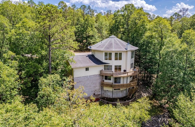 Breathtaking mountain views-4king en suites, bunk rm, sauna, air hockey,MANCAVE!