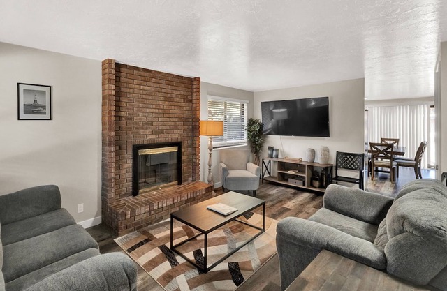 New Listing! Comfy, Convenient, Clean, SHOP, SKI, DINE, HIKE, Free Ski Rental & Activities Included!