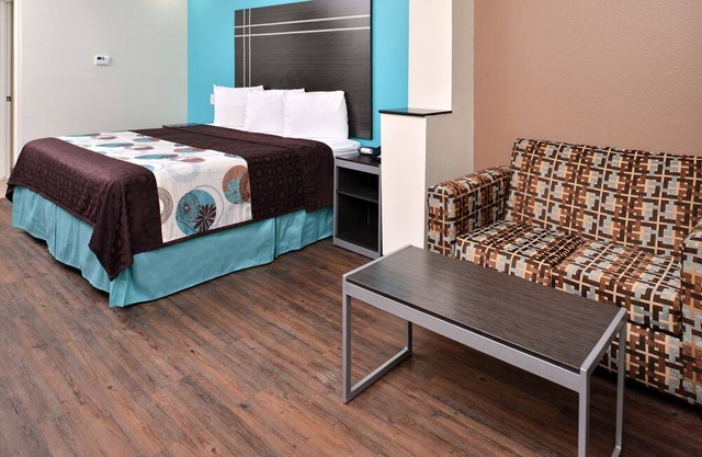 Your Home Away From Home! Family-Friendly Unit! Near TGR Exotics Wildlife Park