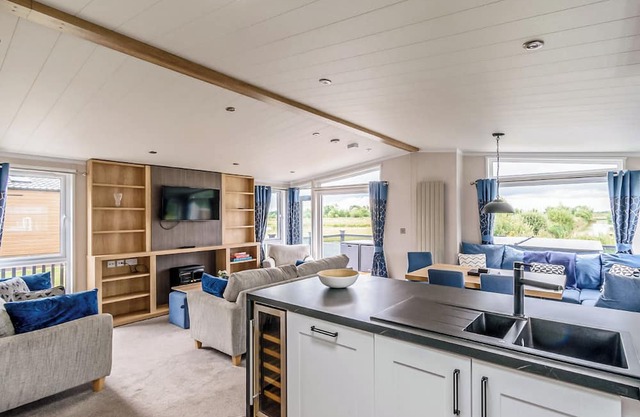 Luxury Lodge Hot Tub (Pet)