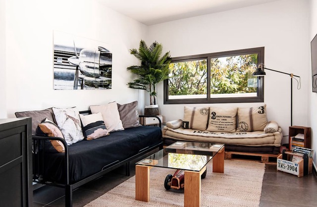 Casa de vacaciones 'Casa Moderna Con Piscina' con piscina privada, Wi-Fi y aire acondicionado