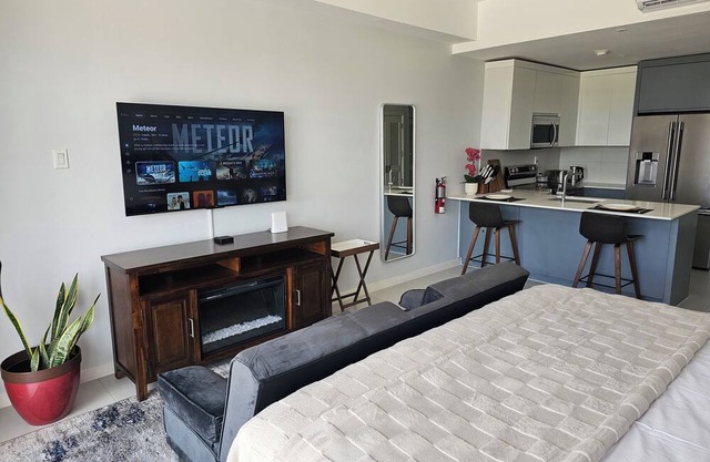 Chic Studio Retreat w/ King Bed, Fireplace + Pool