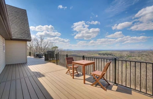 New - Front Royal Hilltop Cabin w/ Panoramic Views!