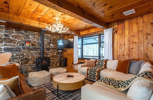Lux Hot Tub Cabin w Fire Pit